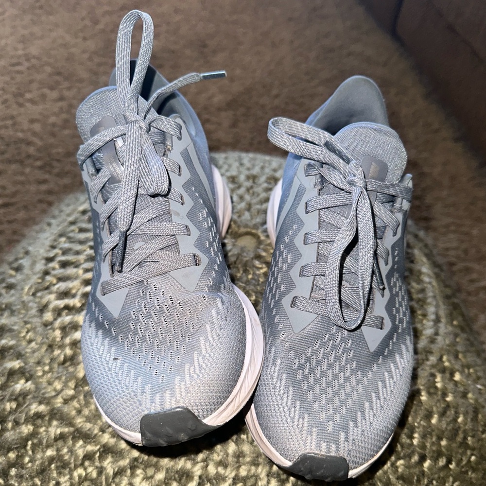 NIKE Zoom Running Shoes Women Size 6.5 - Grey Sneaker Running Shoe